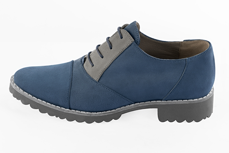 Denim blue and dove grey women's casual lace-up shoes. Round toe. Flat rubber soles. Profile view - Florence KOOIJMAN